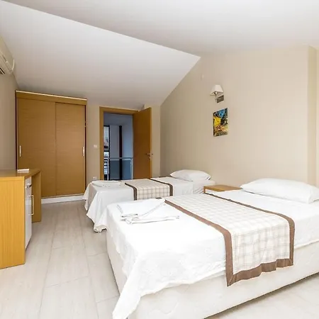 Diana Aparthotel 4*